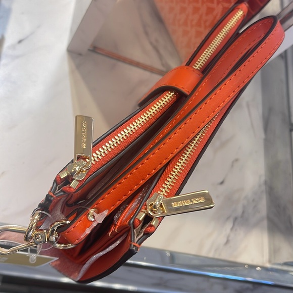 Michael Kors Jet Set Lg Ombré Signature Logo Double Zip Wallet Wristlet
RED - Picture 4 of 16